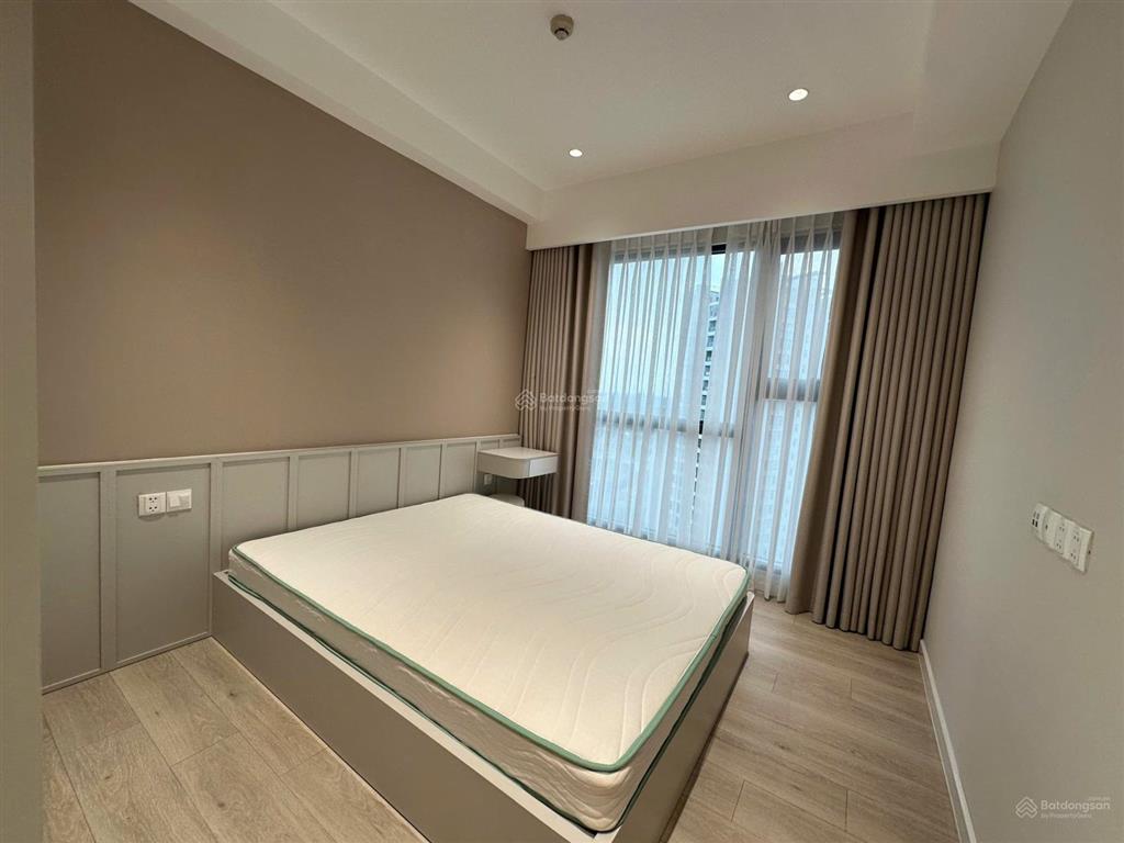 Cho thuê căn hộ the antonia 2pn tầng cao nội thất cao cấp 35tr bao thuế  lan 0906 743 ***
