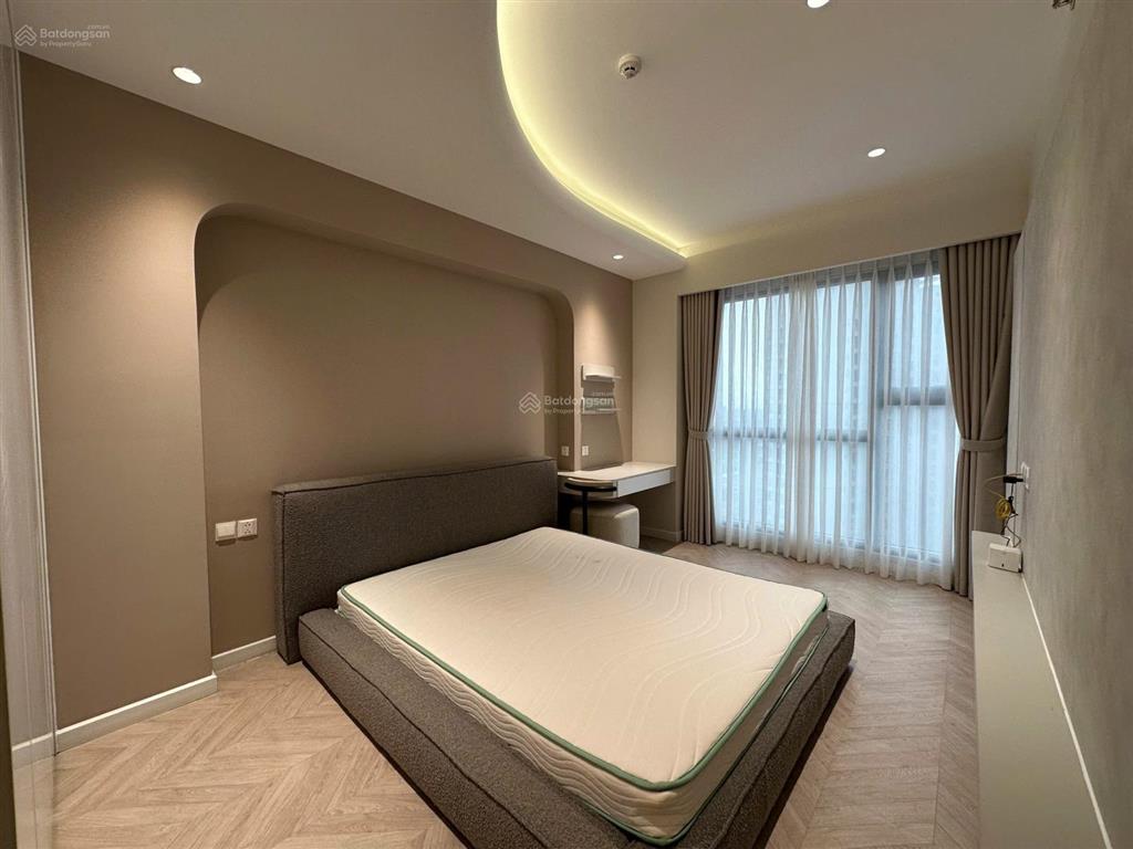 Cho thuê căn hộ the antonia 2pn tầng cao nội thất cao cấp 35tr bao thuế  lan 0906 743 ***