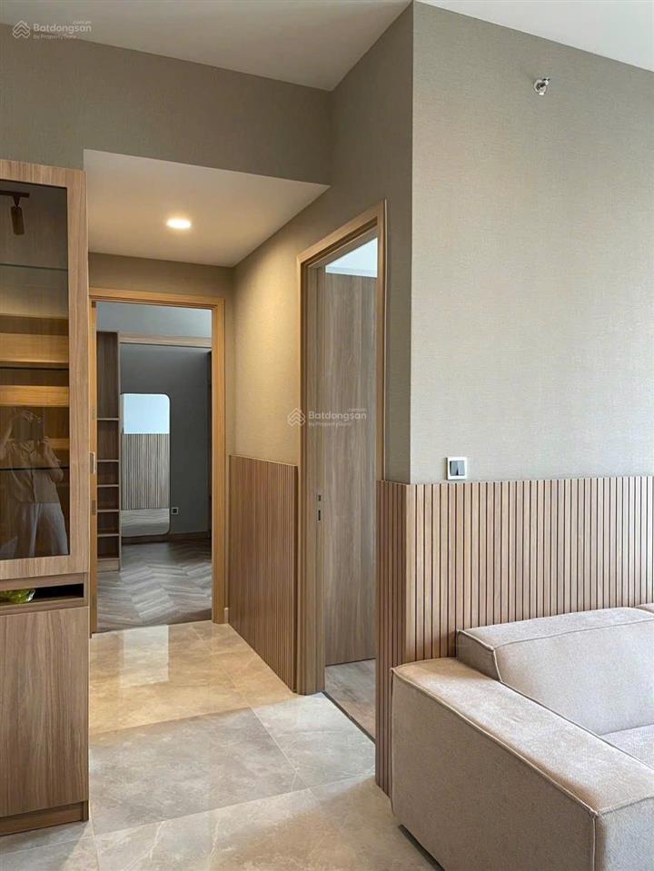 Giá tốt !! bán căn hộ midtown 2pn 83m2 tầng trung có ô xe hầm chỉ 9,5 tỷ  lan 0906 743 ***