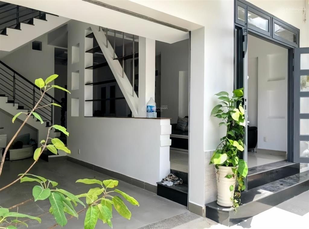 Nhà 6.5m ngang  5pn  hẻm nhựa xe hơi linh đông  đang thuê 15 triệu