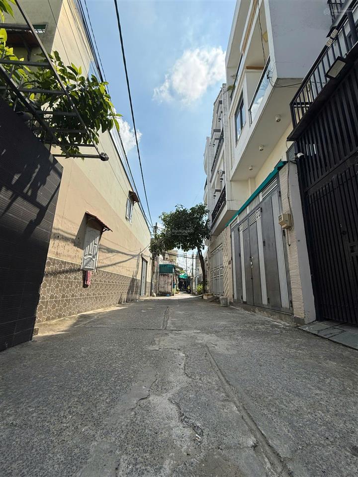 Đất đẹp hẻm nhựa xe hơi tránh nhau đối diện vạn phúc city chỉ 6.2 tỷ