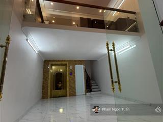 Nhà dân xây phố hào nam 100m ra mặt đường hào nam  6 tầng thang máy xách vali ở luôn 0833 663 ***