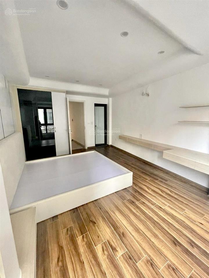 Bán nhà riêng hoàng hoa thám 10,68 tỷ, 40m2 x 5 tầng , thang máy, 20m ra đường lớn, gần công viên