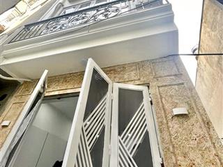 Bán nhà riêng hoàng hoa thám 10,68 tỷ, 40m2 x 5 tầng , thang máy, 20m ra đường lớn, gần công viên