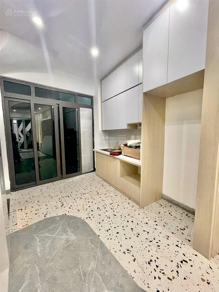 Bán nhà riêng hoàng hoa thám 10,68 tỷ, 40m2 x 5 tầng , thang máy, 20m ra đường lớn, gần công viên