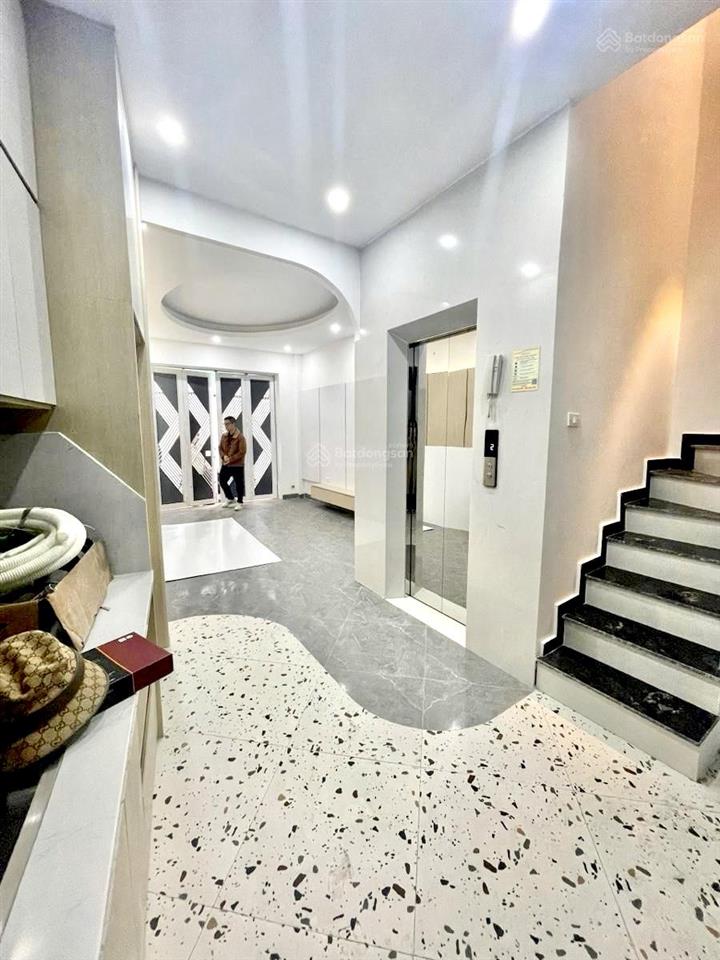 Bán nhà riêng hoàng hoa thám 10,68 tỷ, 40m2 x 5 tầng , thang máy, 20m ra đường lớn, gần công viên