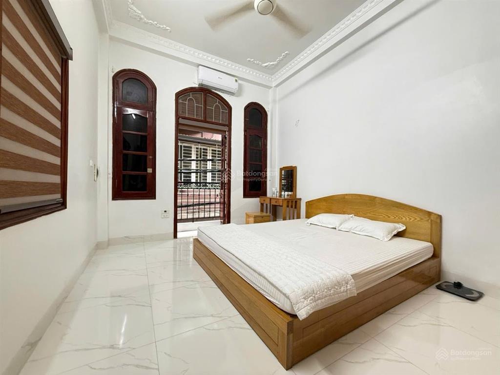 Bán nhà dân xây  kinh doanh  lô góc 3 thoáng  ô tô vào nhà  giá rẻ trong khu vực