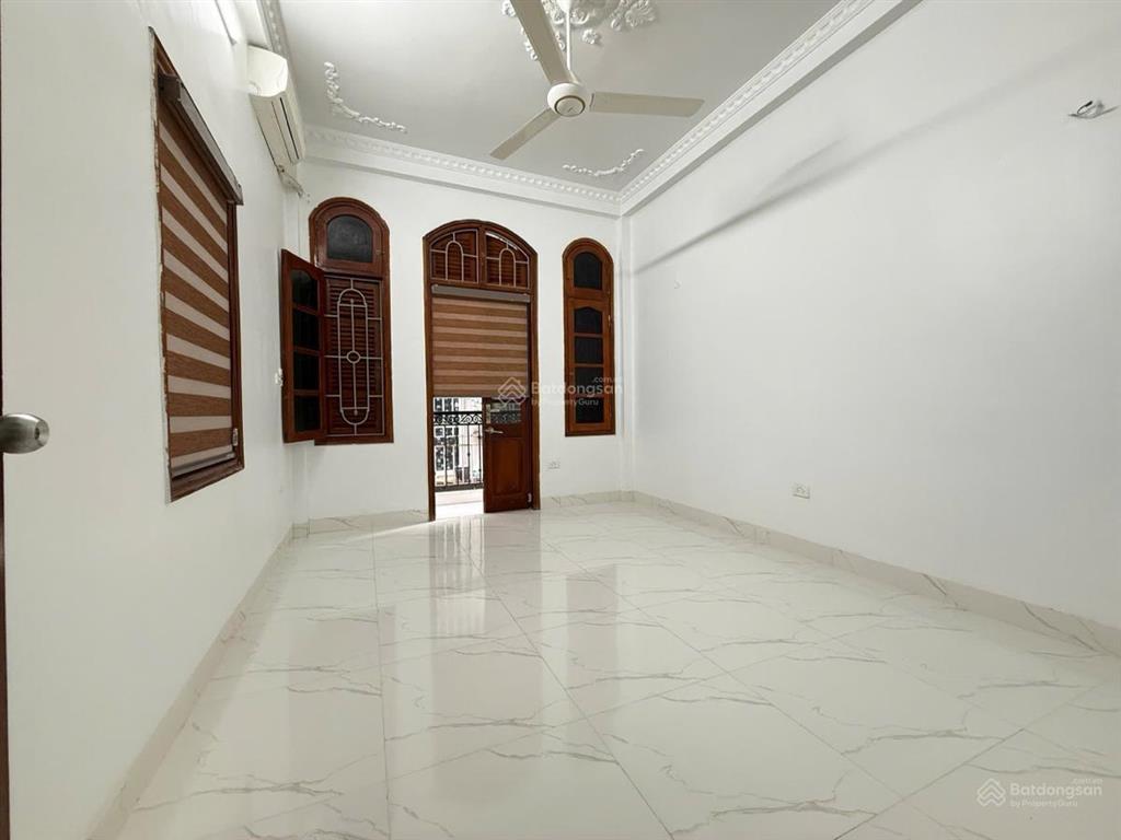 Bán nhà dân xây  kinh doanh  lô góc 3 thoáng  ô tô vào nhà  giá rẻ trong khu vực