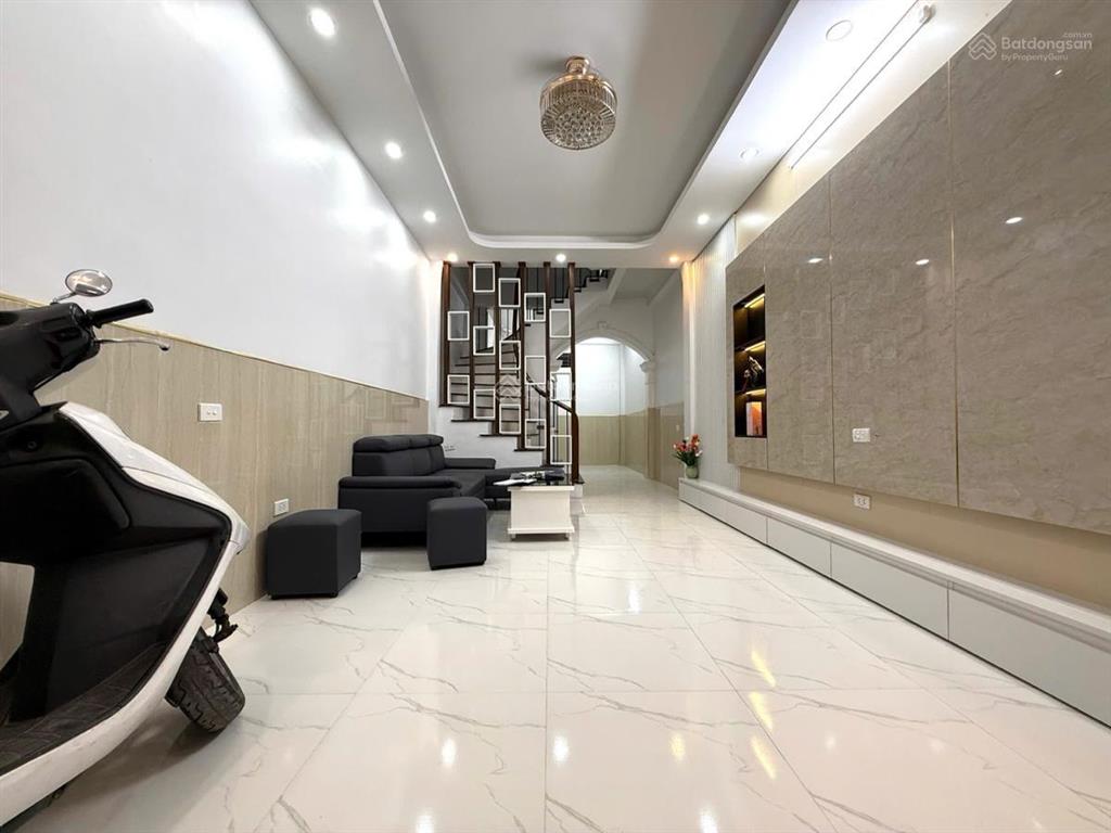 Bán nhà dân xây  kinh doanh  lô góc 3 thoáng  ô tô vào nhà  giá rẻ trong khu vực