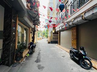 Bán nhà mới xây  hoàng quốc việt  mặt ngõ kinh doanh  ô tô đỗ  thang máy  view hồ  6pn