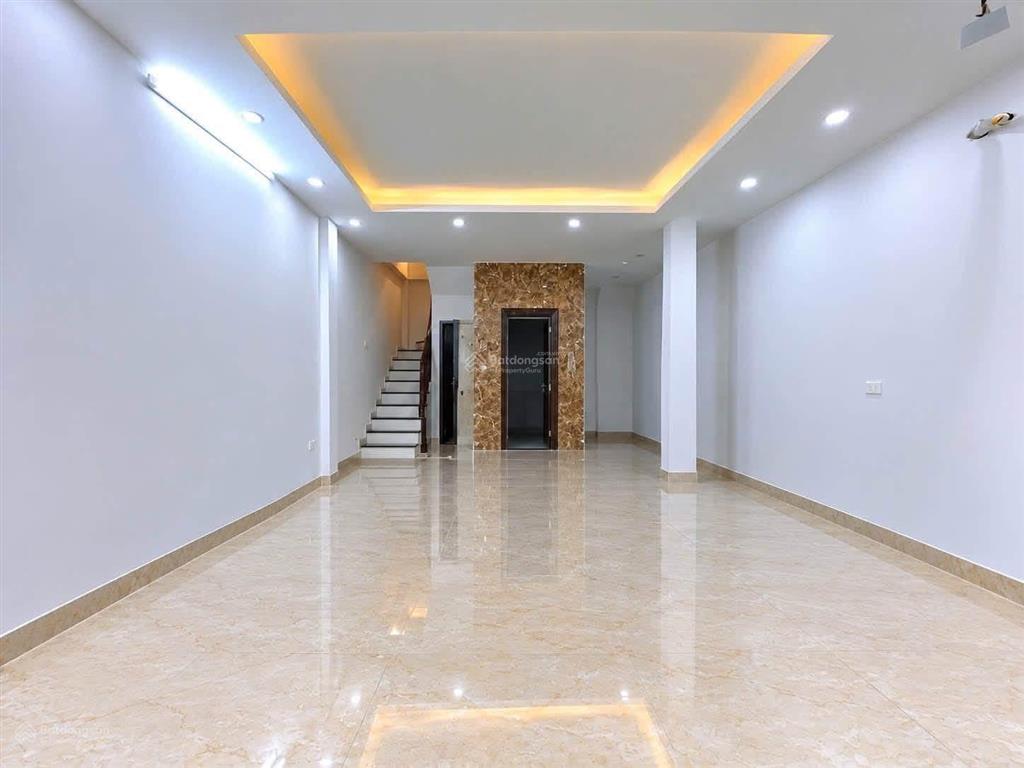 Bán nhà mới xây  hoàng quốc việt  mặt ngõ kinh doanh  ô tô đỗ  thang máy  view hồ  6pn
