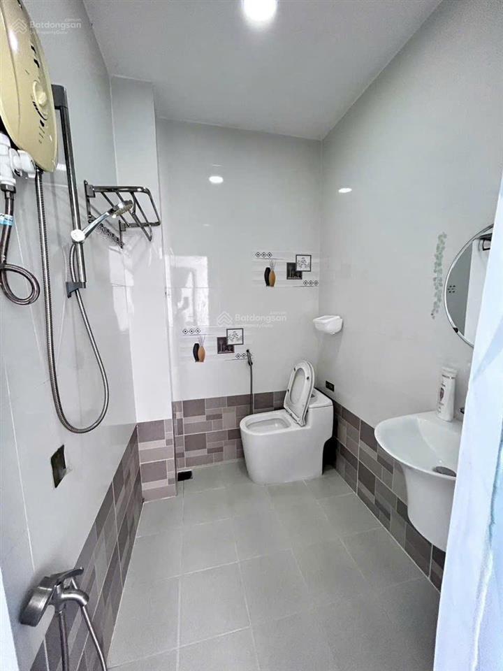 Bán căn hộ chung cư 2pn, 2wc, 105m2 tại rạch ông sáng giá nhất quận 8.