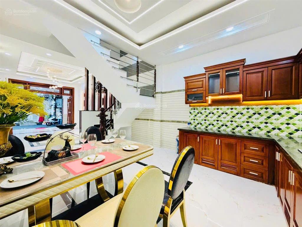 Bán nhà hẻm 702 điện biên phủ thông ra 3/2 phường 10 quận 10, dt 3.8x20m, lửng 3 lầu, giá 10.7 tỷ