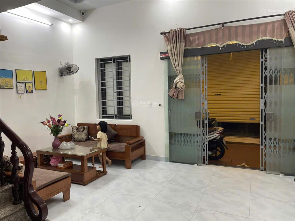 Hiếm nhà bán ngõ 254 văn cao, ô tô vào cửa an ninh tốt.