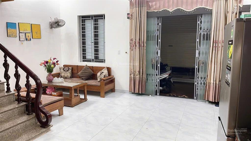Hiếm nhà bán ngõ 254 văn cao, ô tô vào cửa an ninh tốt.