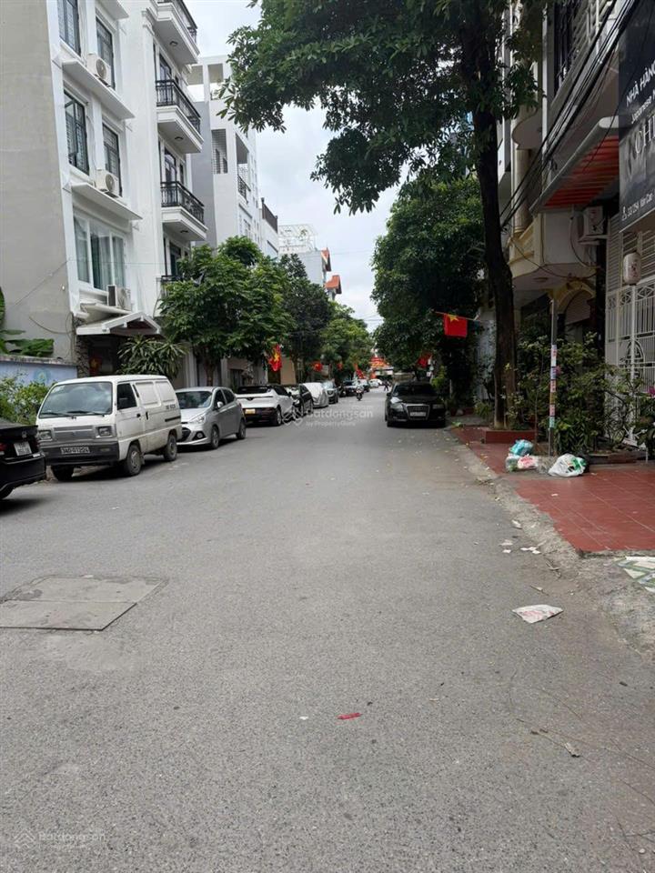 Hiếm nhà bán ngõ 254 văn cao, ô tô vào cửa an ninh tốt.