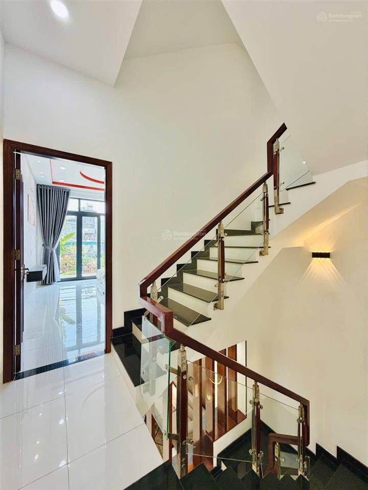 Bán nhà đường lángđầu ngã tư sở58m2 * 4tcách phố 30msân để xe riêngnhỉnh 10 tỷ