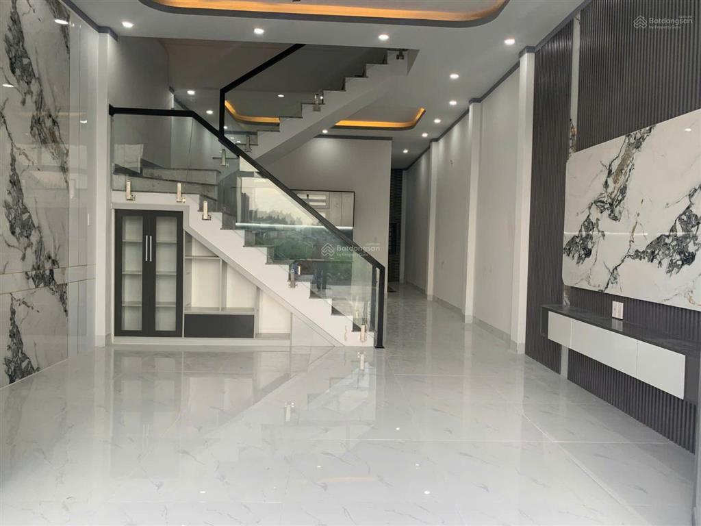 Chị gái định cư mỹ cần bán gấp nhà lầu 3pn trung tâm thành phố, giảm thêm 200 triệu bán nhanh