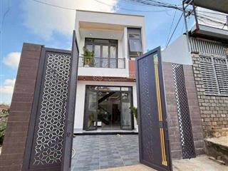 Nhà 1 trệt 1 lầu ngay cây xăng thạnh phú  100m2 thổ cư đúng 1 tỷ690 còn bớt