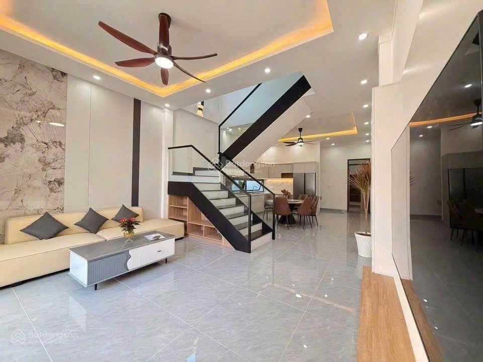 Nhà 1 trệt 1 lầu ngay cây xăng thạnh phú  100m2 thổ cư đúng 1 tỷ690 còn bớt