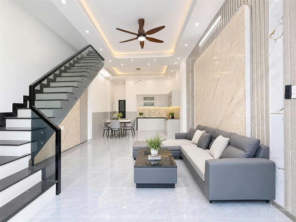 Bán nhà lầu 100m2 full thổ cư 4pn, 2nvs ngay ngã 3 bình ý tân triều