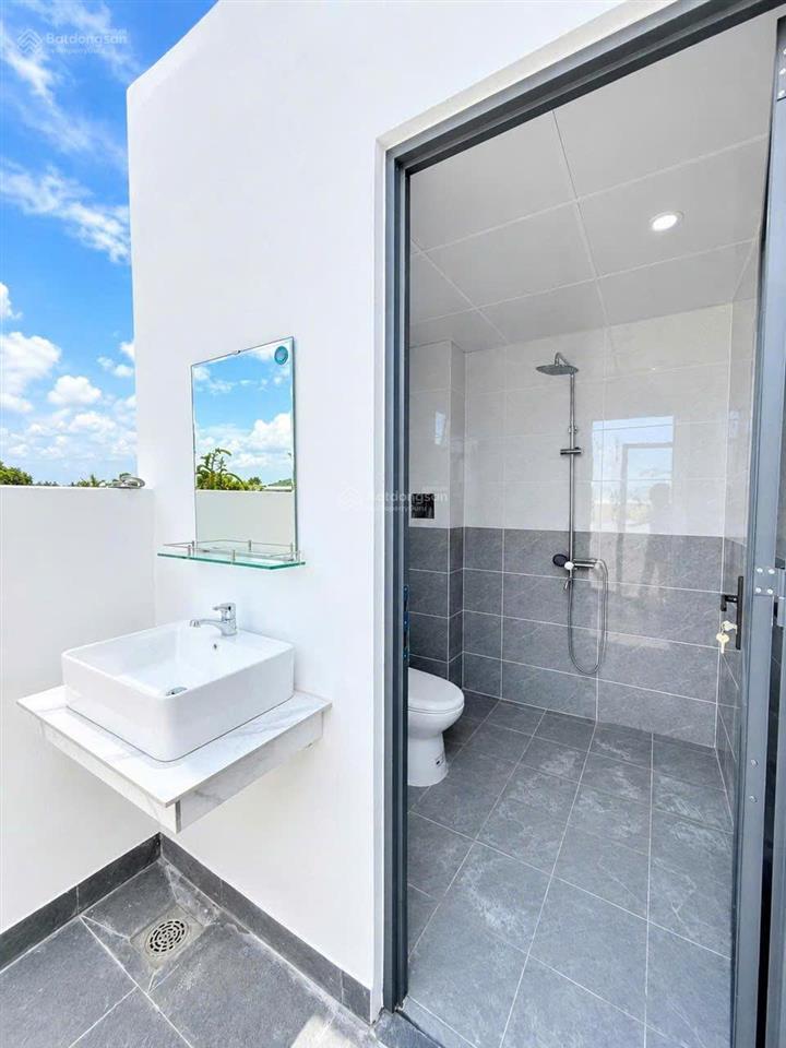 Bán nhà lầu 100m2 full thổ cư 4pn, 2nvs ngay ngã 3 bình ý tân triều