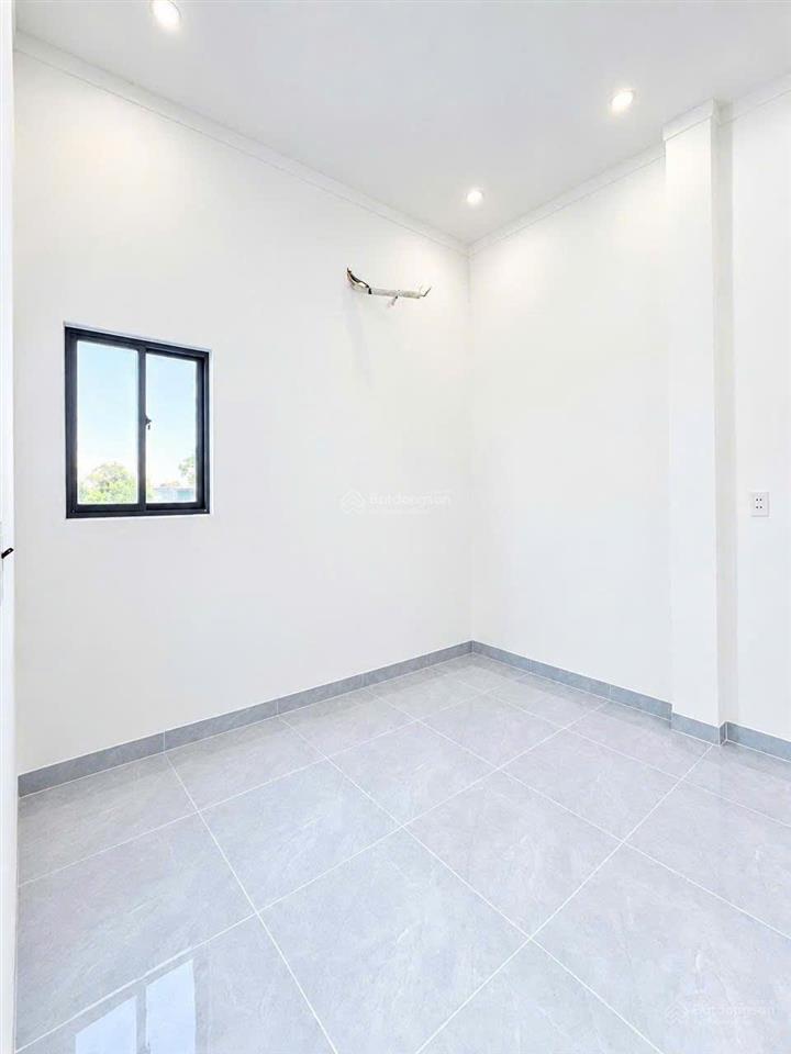 Bán nhà lầu 100m2 full thổ cư 4pn, 2nvs ngay ngã 3 bình ý tân triều