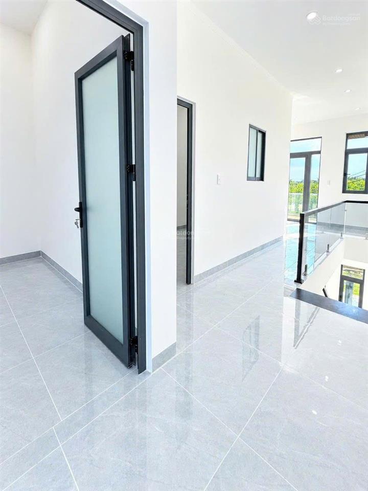 Bán nhà lầu 100m2 full thổ cư 4pn, 2nvs ngay ngã 3 bình ý tân triều