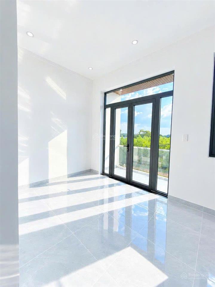 Bán nhà lầu 100m2 full thổ cư 4pn, 2nvs ngay ngã 3 bình ý tân triều