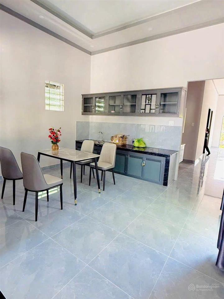 Cấp 4 mới xây full nội thất ngay cây xăng thạnh phú  trả trước 200 triệu mua được