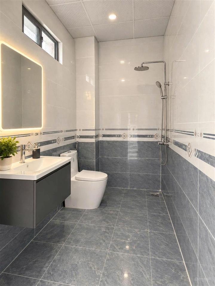 Bán nhà lầu mới xây trong kdc sạch đẹp tặng full nội thất trị giá 200 triệu