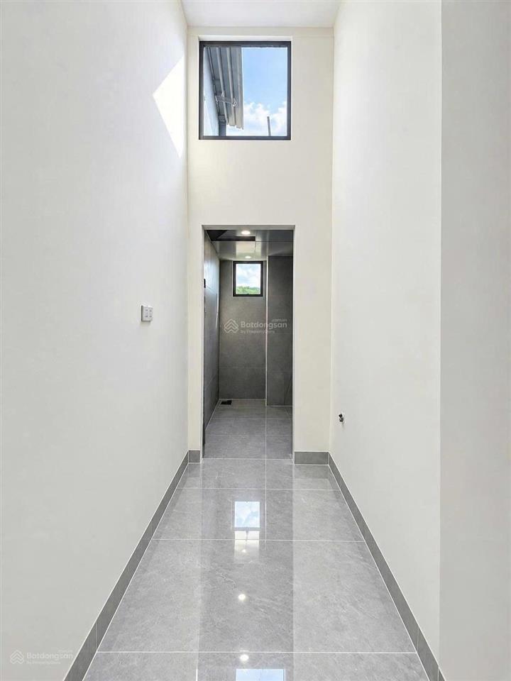 Bán nhà lầu mới xây trong kdc sạch đẹp tặng full nội thất trị giá 200 triệu