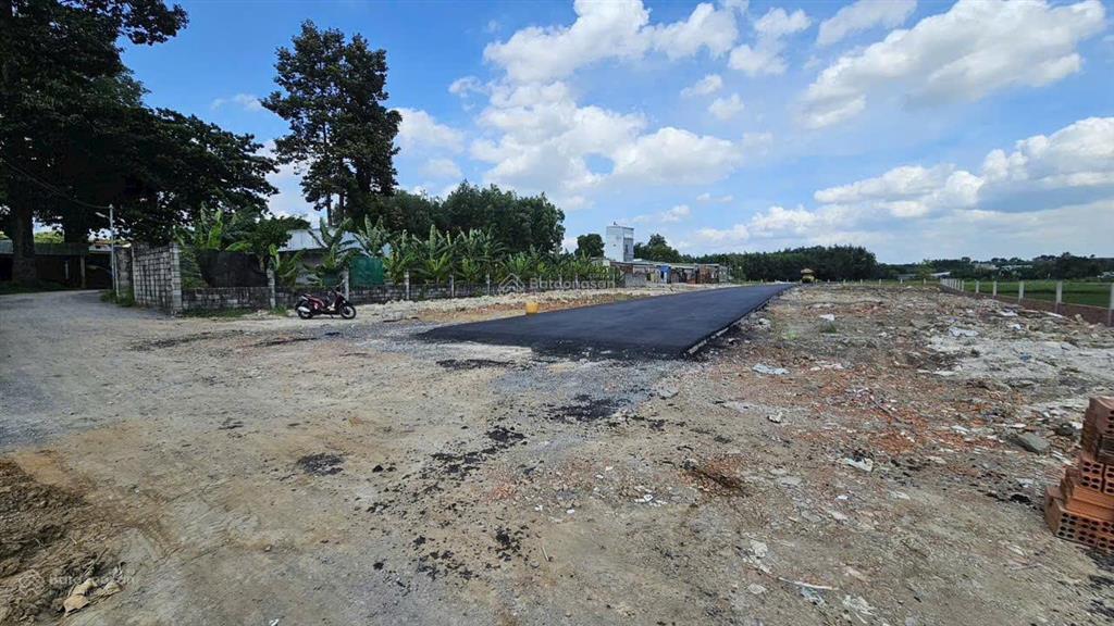 Bán lô đất đối diện chợ tân bình  ngã tư tân triều chỉ 400 triệu
