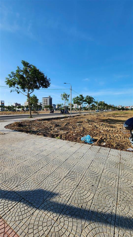 Hiếm! lô góc ngay đầm sen vị trí đẹp, view công viên