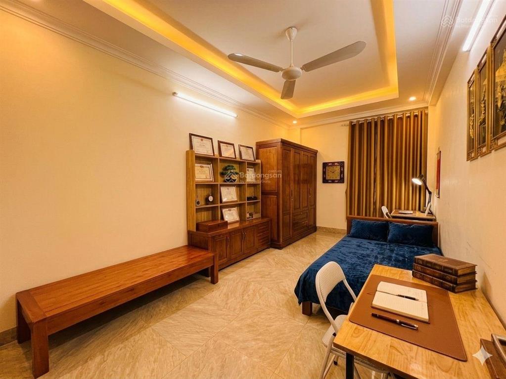 Bán nhà 52m2 ngõ 73 hoàng ngân, oto đỗ cửa, 4pn, ngõ thông, kinh doanh, giá 13,3tỷ.