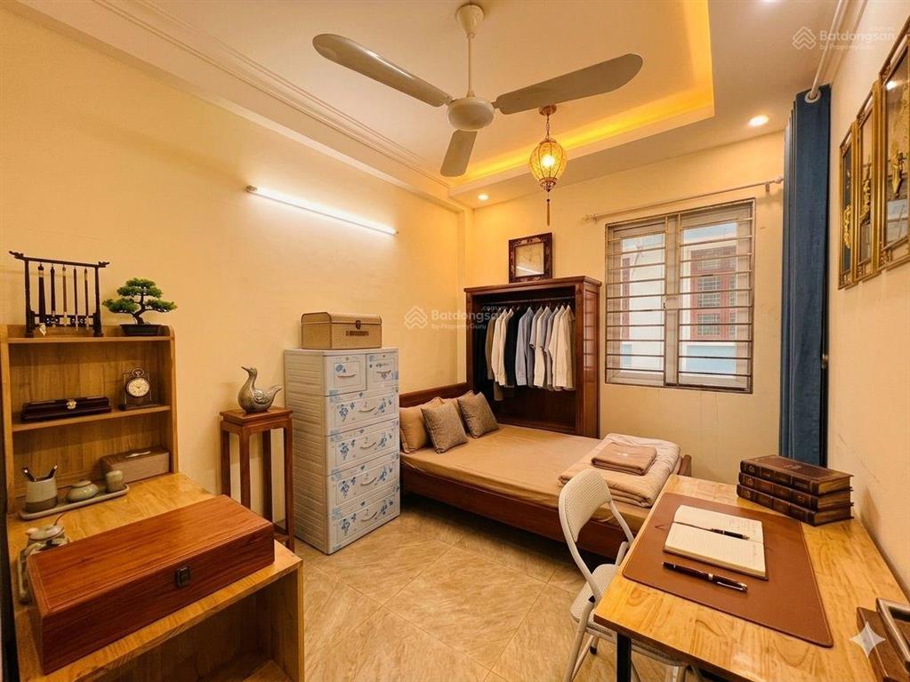 Bán nhà 52m2 ngõ 73 hoàng ngân, oto đỗ cửa, 4pn, ngõ thông, kinh doanh, giá 13,3tỷ.