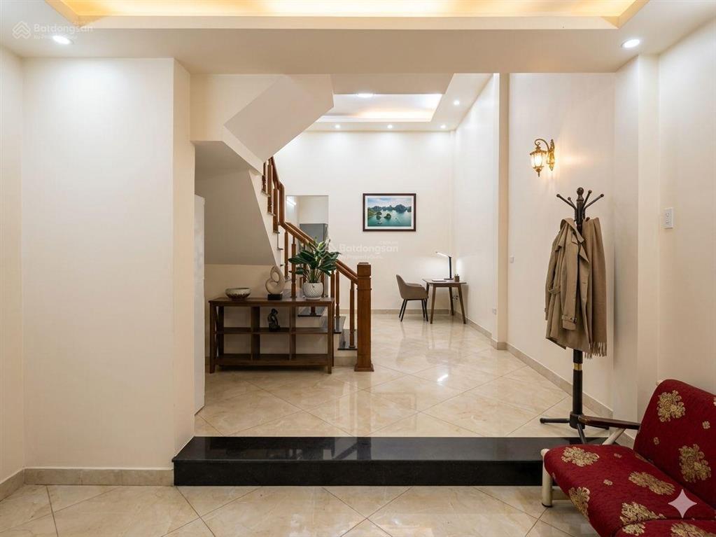 Bán nhà ngõ 155 cầu giấy 42m2*5 tầng, mt 4m, 30m ra ô tô tránh, ở & kinh doanh, giá 11.6 tỷ