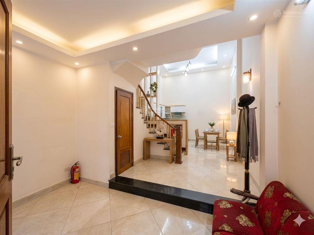 Bán nhà ngõ 155 cầu giấy 42m2*5 tầng, mt 4m, 30m ra ô tô tránh, ở & kinh doanh, giá 11.6 tỷ