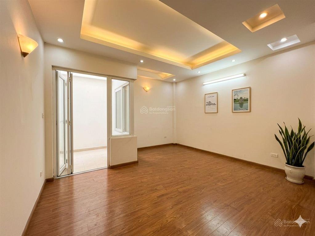 Bán nhà ngõ 155 cầu giấy 42m2*5 tầng, mt 4m, 30m ra ô tô tránh, ở & kinh doanh, giá 11.6 tỷ