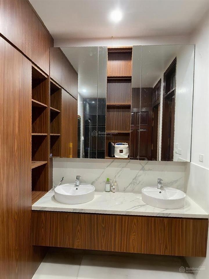 Bán nhà ngõ 89 lạc long quân 51m2*5t, mt 5.1m, phân lô ô tô tránh nhau, giá 15.2 tỷ.
