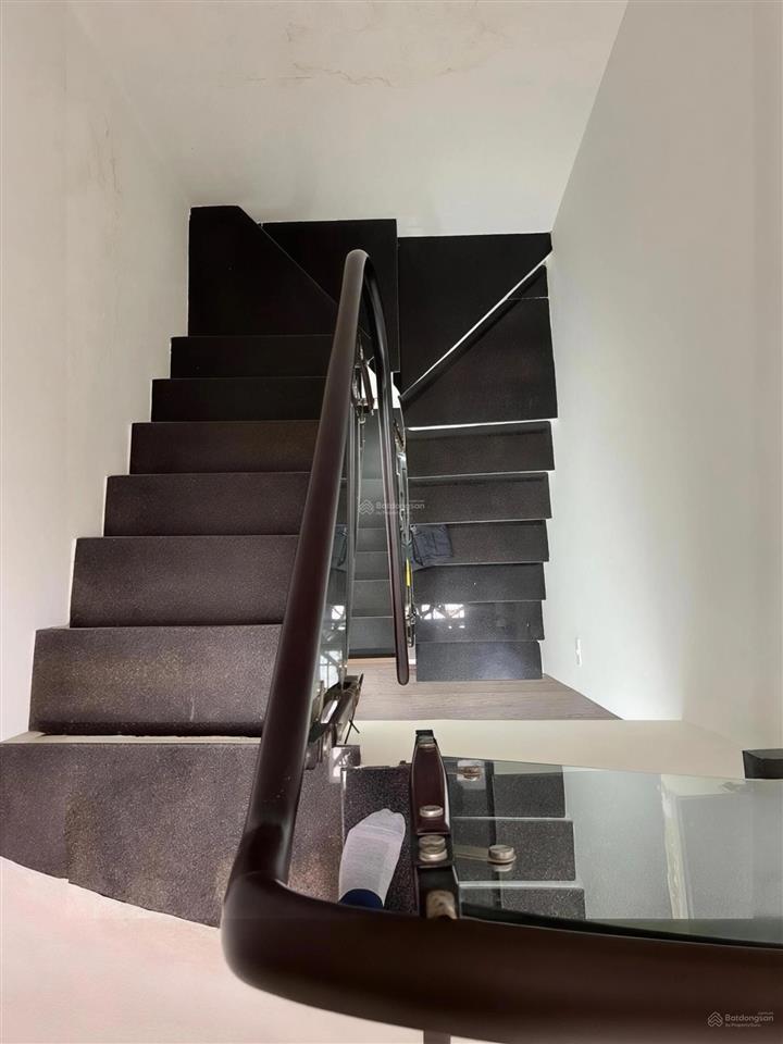 Bán nhà ngõ 63 xuân thủy 50m2*5t, 2 thoáng trước sau, 50m ra phố, nhà đẹp ở ngay, giá 14.5 tỷ.