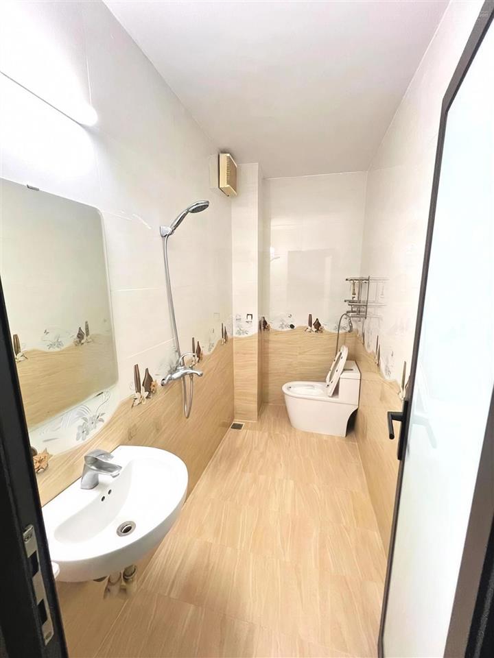 Bán nhà ngõ 155 cầu giấy 45m2*5t mt 4.5m, ngõ thông, 4pn, ở ngay!
