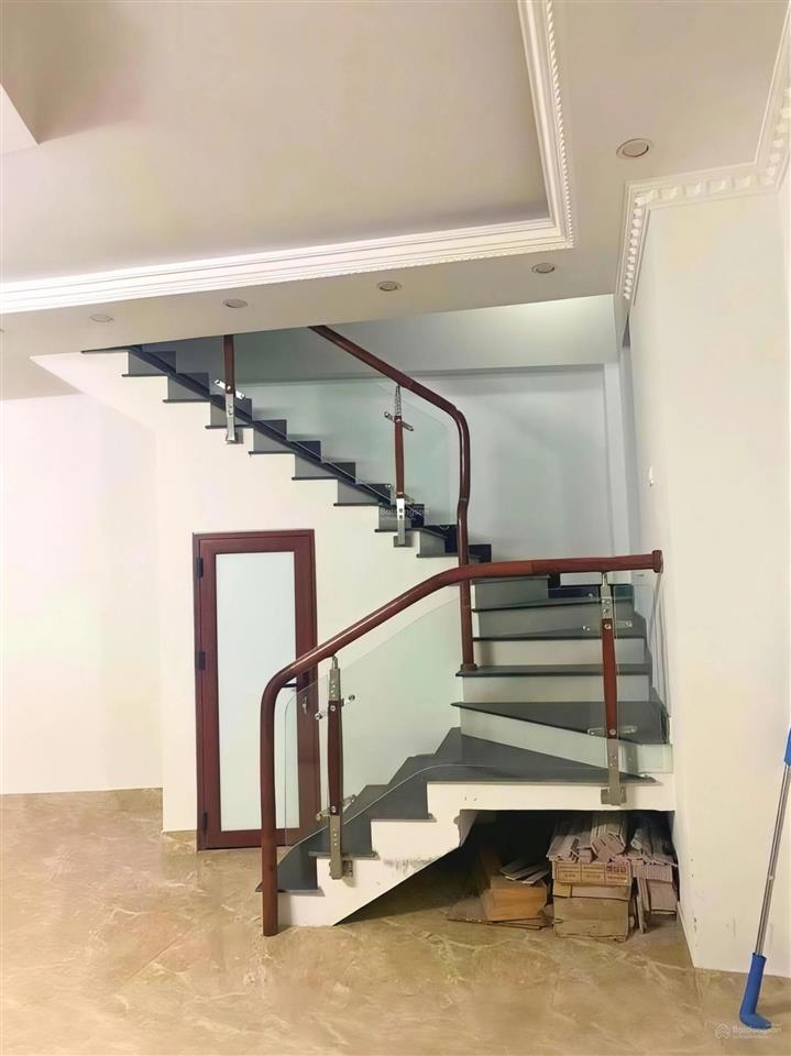 Bán nhà ngõ 44 trần thái tông 48.8m2*5t, mt 6m, 8pn, ở&kinh doanh giá 10.5 tỷ