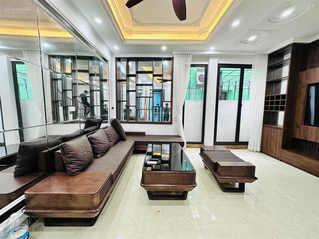 Chỉ 217tr/m2 sở hữu sổ đỏ cầu giấy, 45m2*6 tầng, mt 4m, 10m ô tô tránh, nhà đẹp vào ở luôn!