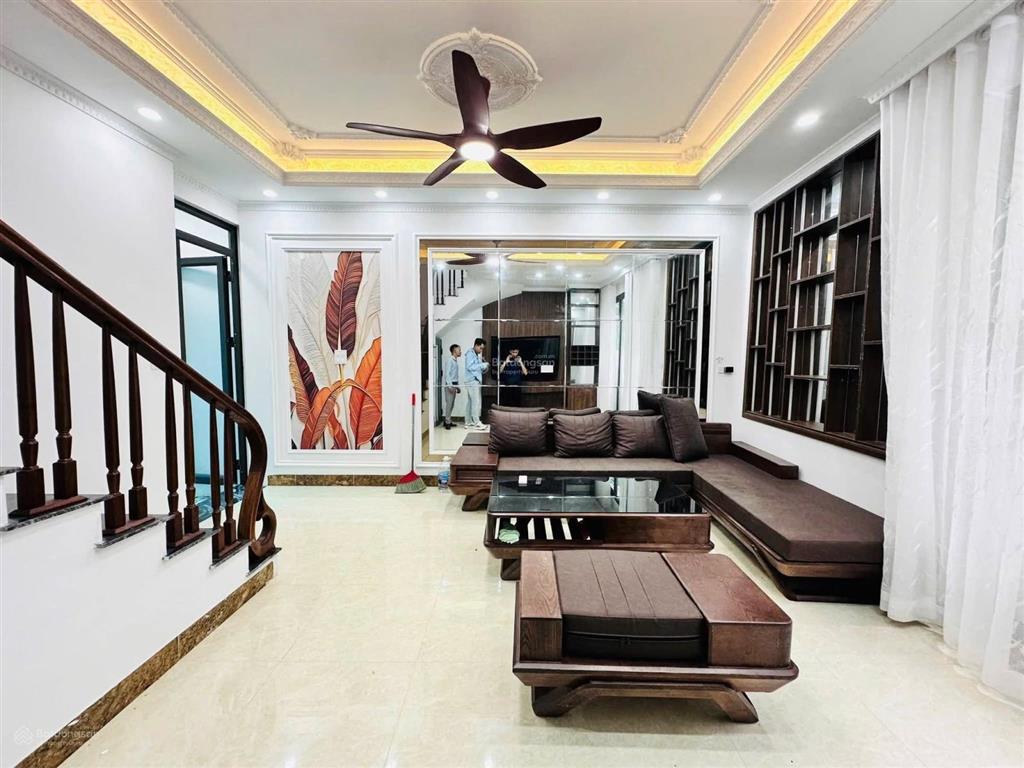 Chỉ 217tr/m2 sở hữu sổ đỏ cầu giấy, 45m2*6 tầng, mt 4m, 10m ô tô tránh, nhà đẹp vào ở luôn!