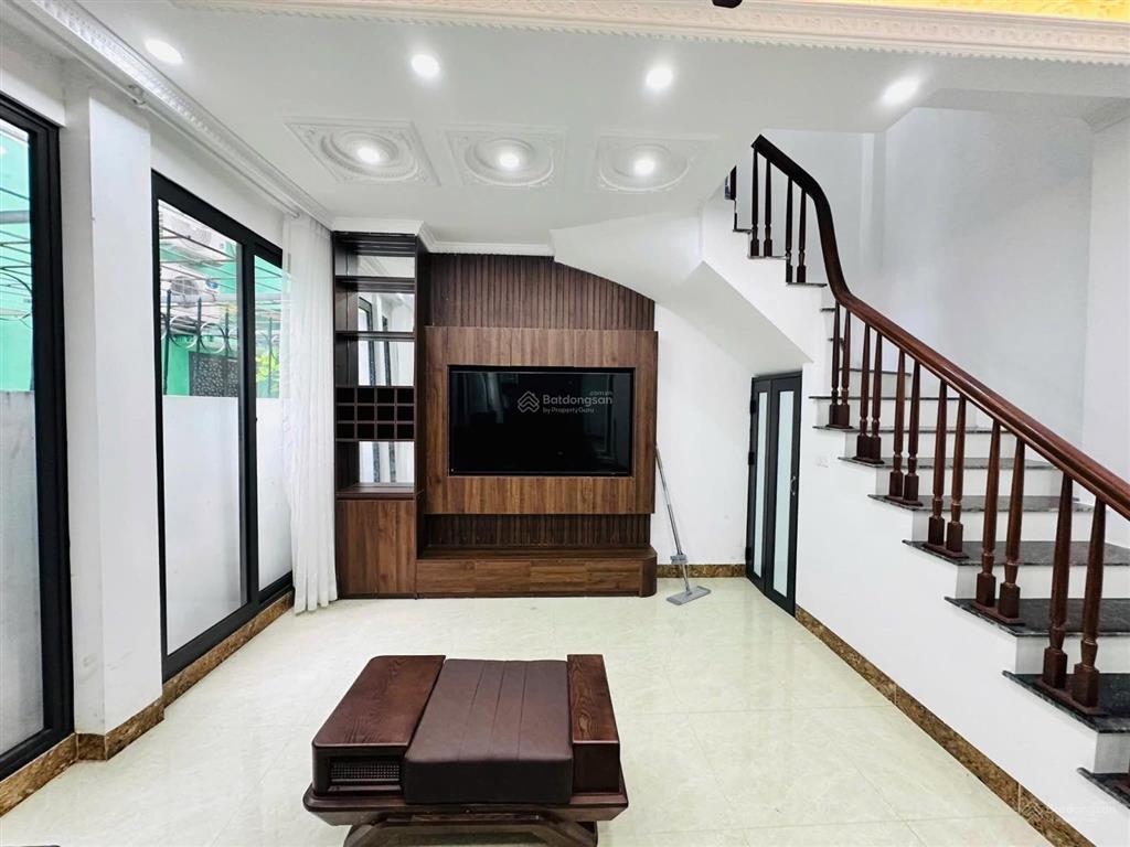 Chỉ 217tr/m2 sở hữu sổ đỏ cầu giấy, 45m2*6 tầng, mt 4m, 10m ô tô tránh, nhà đẹp vào ở luôn!