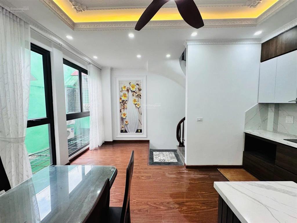 Chỉ 217tr/m2 sở hữu sổ đỏ cầu giấy, 45m2*6 tầng, mt 4m, 10m ô tô tránh, nhà đẹp vào ở luôn!