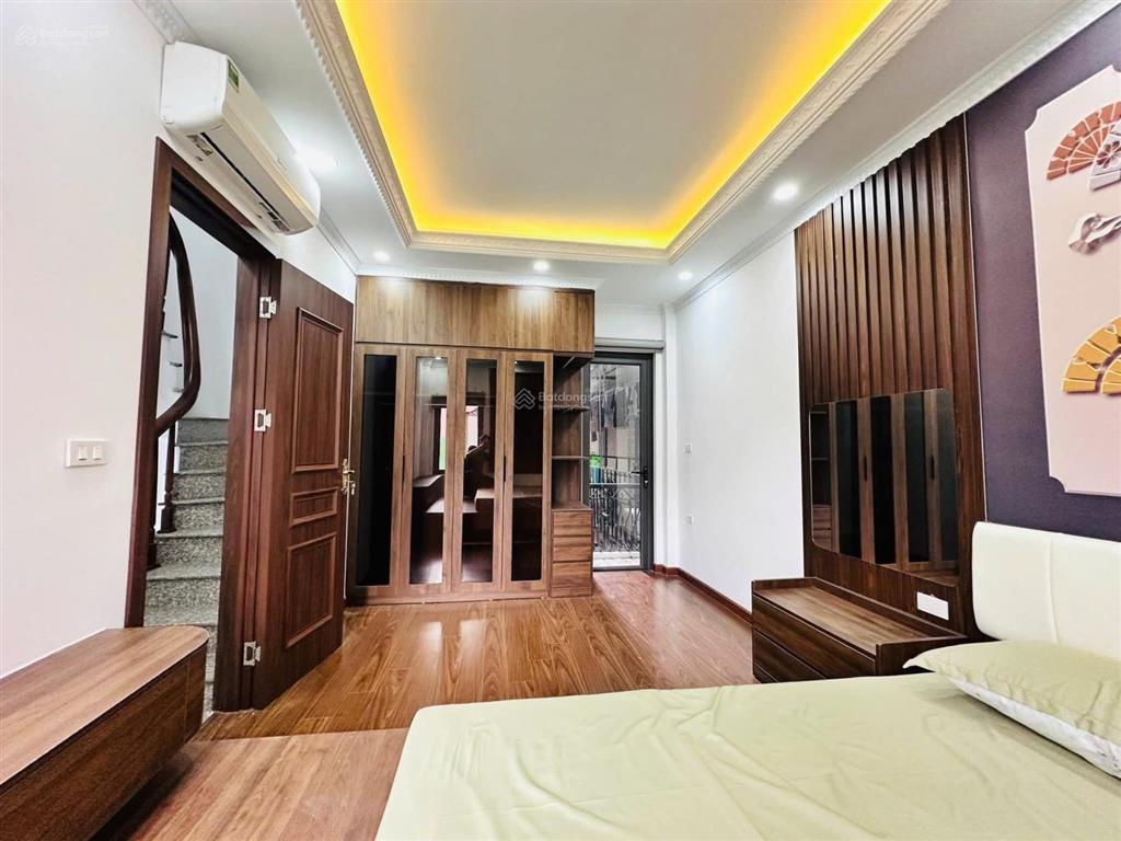 Chỉ 217tr/m2 sở hữu sổ đỏ cầu giấy, 45m2*6 tầng, mt 4m, 10m ô tô tránh, nhà đẹp vào ở luôn!