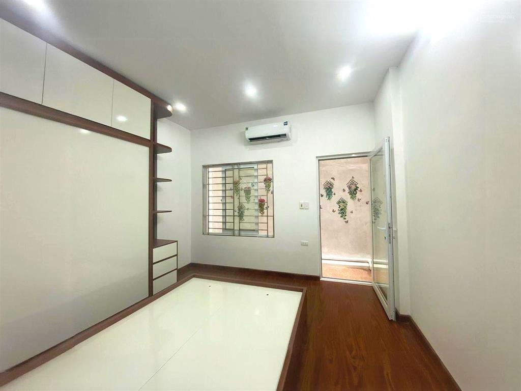 Bán nhà ngõ 5 hoàng quốc việt 60m2*5t, 2 thoáng, full nội thất, 100m ra phố, giá 12.5 tỷ (tl)