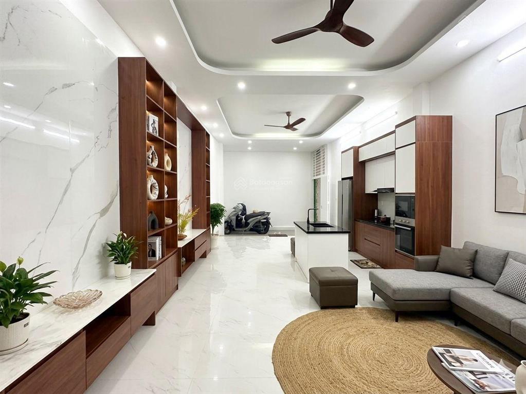 Bán nhà ngõ 5 hoàng quốc việt 60m2*5t, 2 thoáng, full nội thất, 100m ra phố, giá 12.5 tỷ (tl)